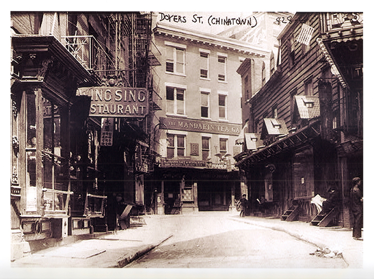09 September 2019 Posted.
Street view of Doyers Street, Chinatown, Courtesy of Eric Y. Ng, Museum of Chinese in America (MOCA) collection.
唐人街宰也街景，Eric Y. Ng捐贈，美國華人博物館（MOCA）館藏