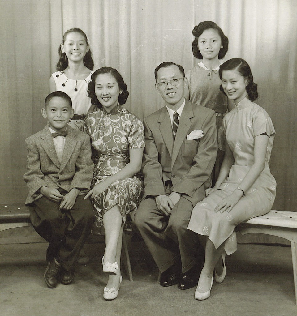 2024.010.016 Family portrait of Chi-Kai Hsu, Julia Chang Hsu, and their four kids. Courtesy of Fern Tse and Margaret Mow, Museum of Chinese in America (MOCA) Collection.